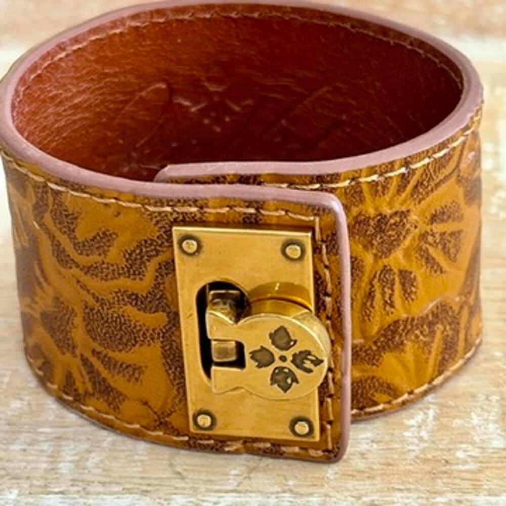 Patricia Nash Bracelet Cuff Womens Leather Tooled Floral Turnlock Renaissance